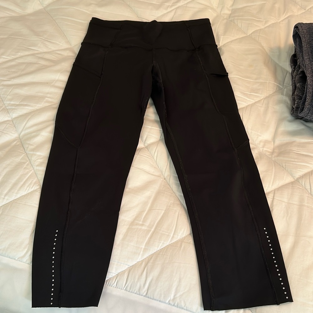 Lululemon black cropped leggings with pockets